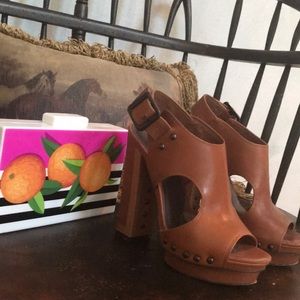 VINCE CAMUTO brown Leather Spring/Summer Heels.